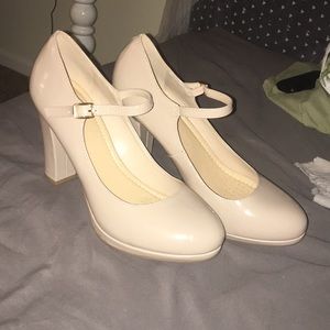 Tan y-not heels